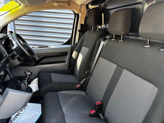 Vauxhall Vivaro image 16